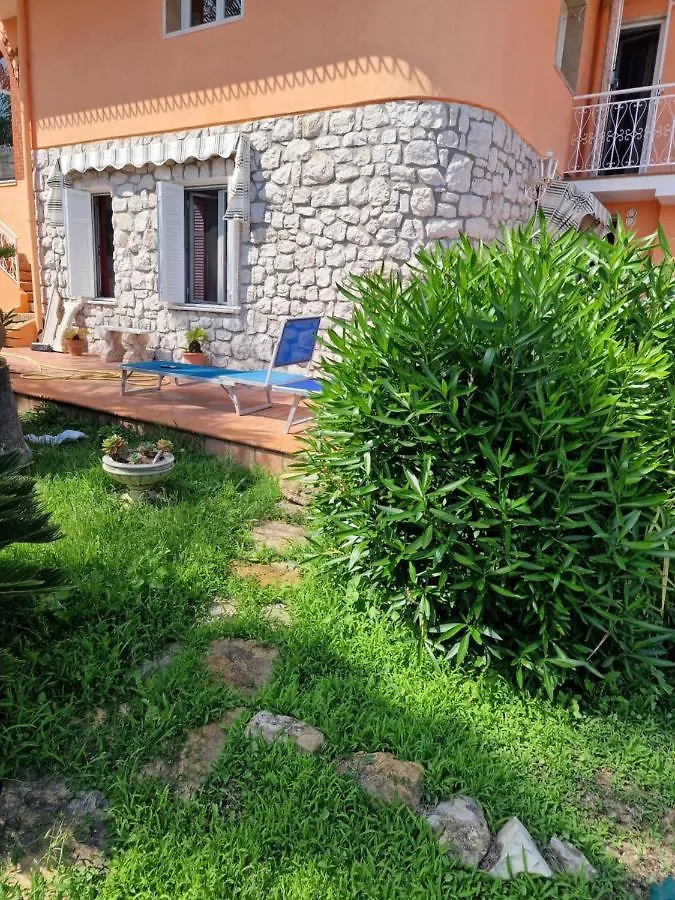 Le 4 Stagioni, Appartamento In Villa Bordighera
